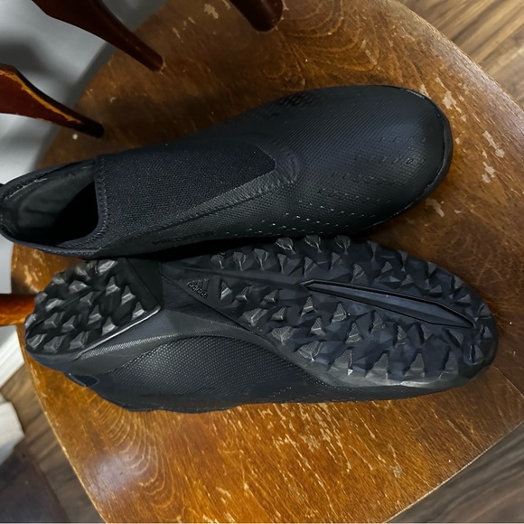 Predator Accuracy.3 Indoor Soccer Cleats - Picture 2 of 5